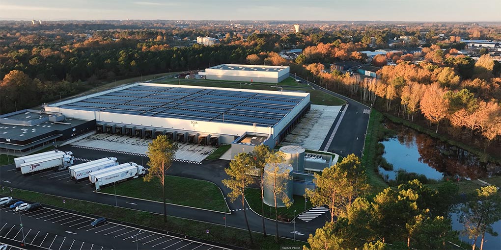 Nos bloqueurs cale-roues, en immobilisant les camions à quais, évitent tout risque de porte ouverte indéfiniment en cas d'accident