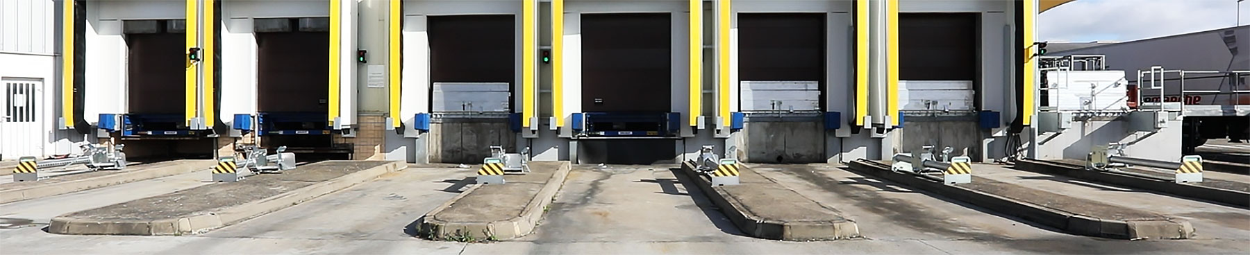 Bloqueurs de roue manuels pour l'immobilisation sécuritaire des camions à quai