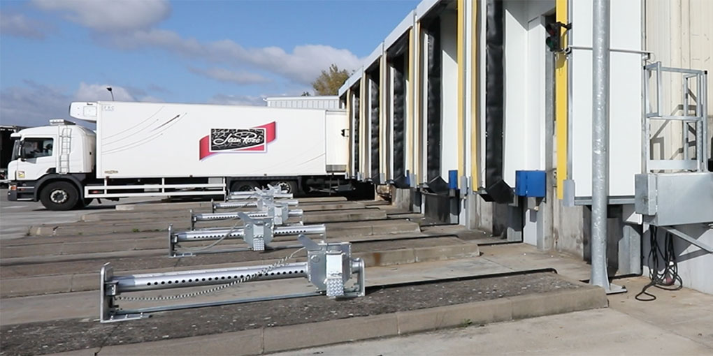 Guide-roues en béton équipés de bloqueurs de roue Asa Systems