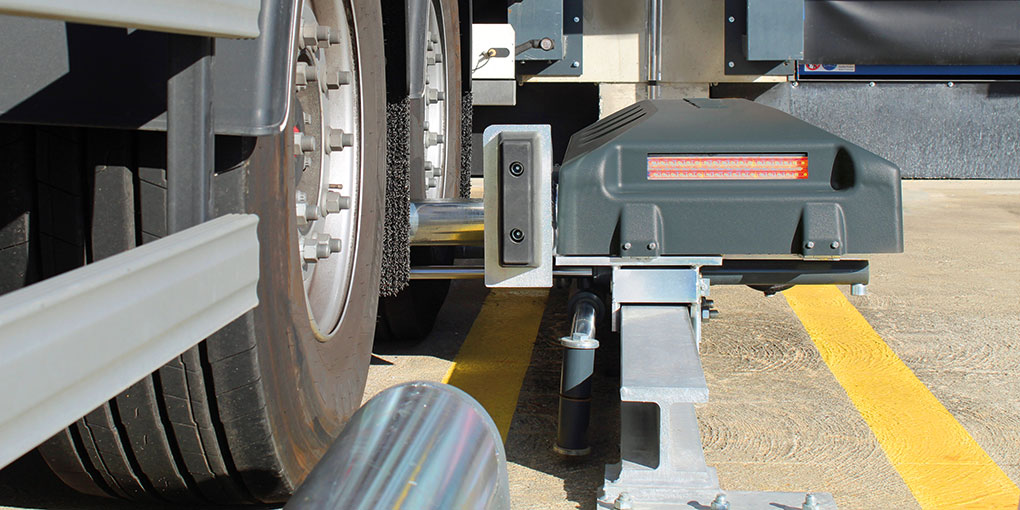 The Asa Systems wheel restraint automatically detects the position of the wheel to be secured and locks it, withstanding a push force of 200 kN.