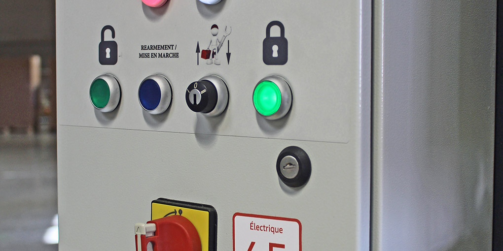 Responsibility for truck restraint at the loading dock no longer rests with the driver; all operations are carried out from inside the building using a semi-automatic wheel restraint.